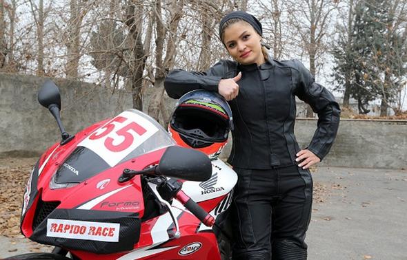 تصاویر : اولین بانوی موتورسوار ایرانی