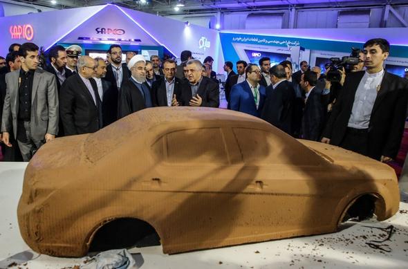 تصاویر : بازدید روحانی از دستاوردهای نمایشگاه صنعت خودرو
