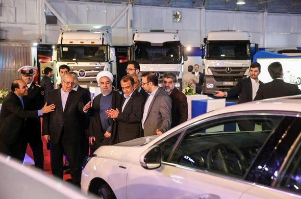تصاویر : بازدید روحانی از دستاوردهای نمایشگاه صنعت خودرو