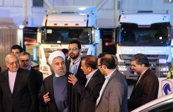 تصاویر : بازدید روحانی از دستاوردهای نمایشگاه صنعت خودرو