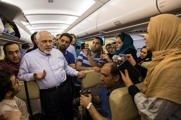 تصاویر : ورود ظریف و تیم مذاکره‌کننده به تهران