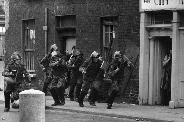 تصاویر : عکاسی در یک قدمیِ مرگ