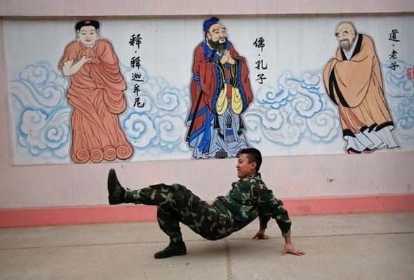 تصاویر : کمپ ترک‌اعتیاد به اینترنت در چین