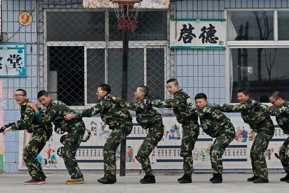 تصاویر : کمپ ترک‌اعتیاد به اینترنت در چین