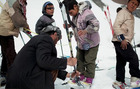 تصاویر : اسکی دختر و پسرها در افغانستان