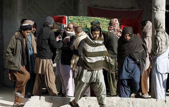 تصاویر : حمله طالبان به فرودگاه قندهار‎