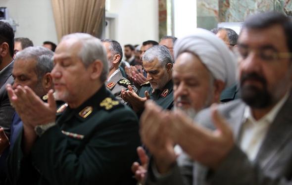 تصاویر : دیدار عیدانه فرماندهان ارشد نیروهای مسلح با رهبر معظم انقلاب