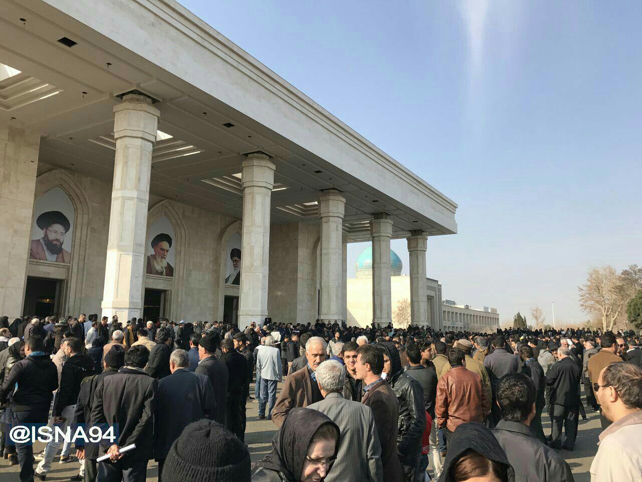 عکس/حضور مردم سوگوار در حرم مطهر امام خمینی (ره)