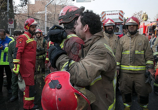 تصاویر : آتش‌نشانان در اشک و بُهت فاجعه