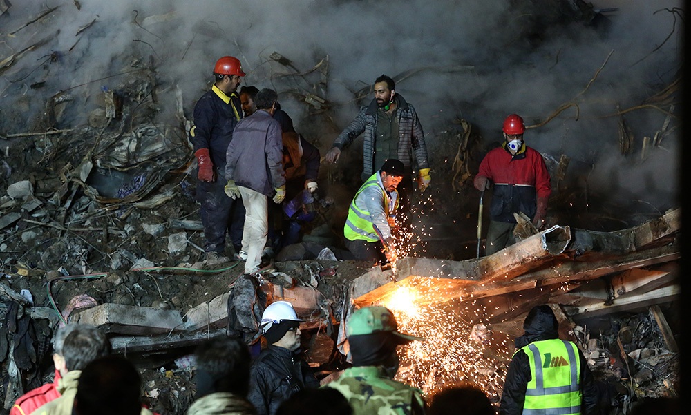 تصاویر : ادامه عملیات امداد و نجات در ساختمان پلاسکو