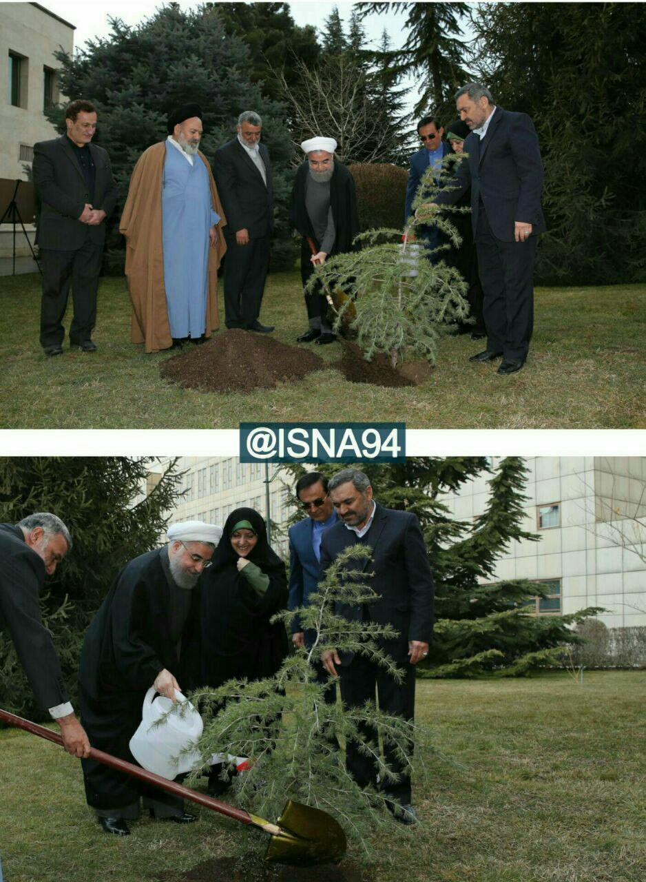 عکس/کاشت نهال به مناسبت گرامیداشت هفته منابع طبیعی و روز درختکاری توسط رئیس جمهور