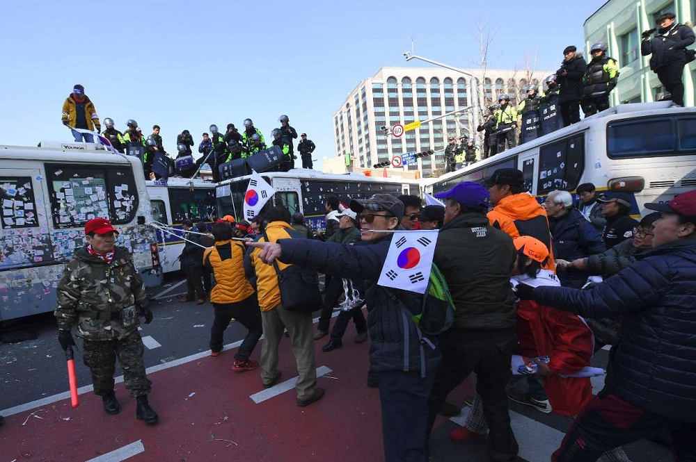 تصاویر : درگیری در کره جنوبی بر سر برکناری خانم رئیس جمهور