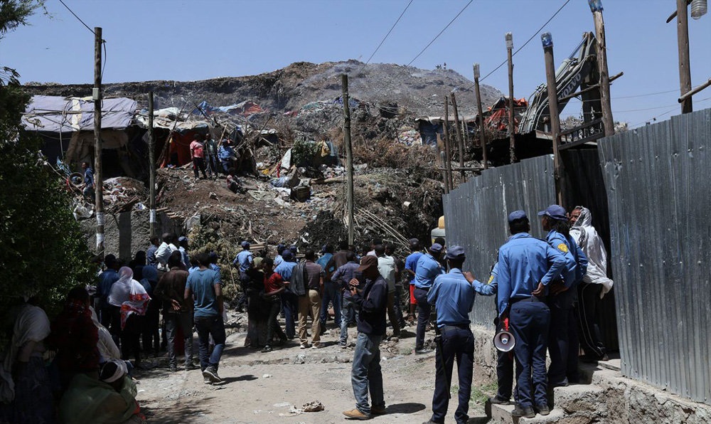 تصاویر : سقوط کوه زباله در اتیوپی