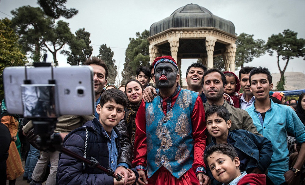 تصاویر : لحظه تحویل سال نو در حافظیه شیراز
