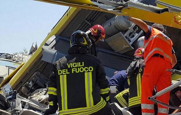تصاویر : تصادف خونین دو قطار در ایتالیا‎