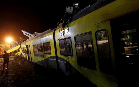 تصاویر : تصادف خونین دو قطار در ایتالیا‎
