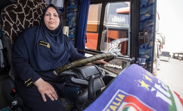 تصاویر : زنی که راننده اتوبوس شد