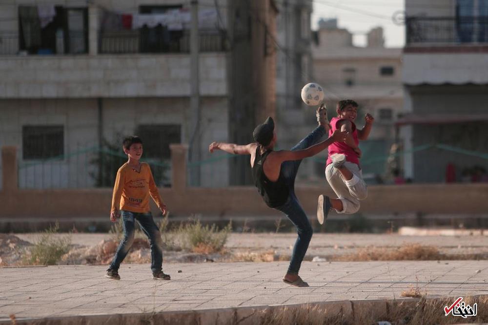 تصاویر : بازی کودکان در محاصره دشمن