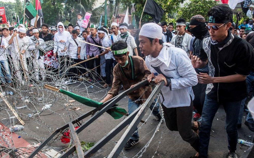 تصاویر : تظاهرات مردم اندونزی به توهین به قرآن