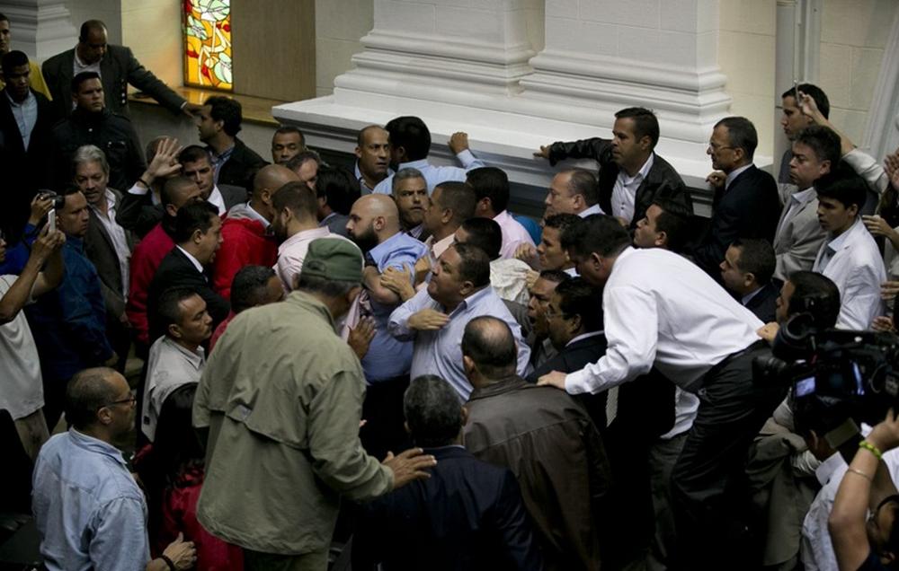 تصاویر : درگیری در پارلمان ونزوئلا