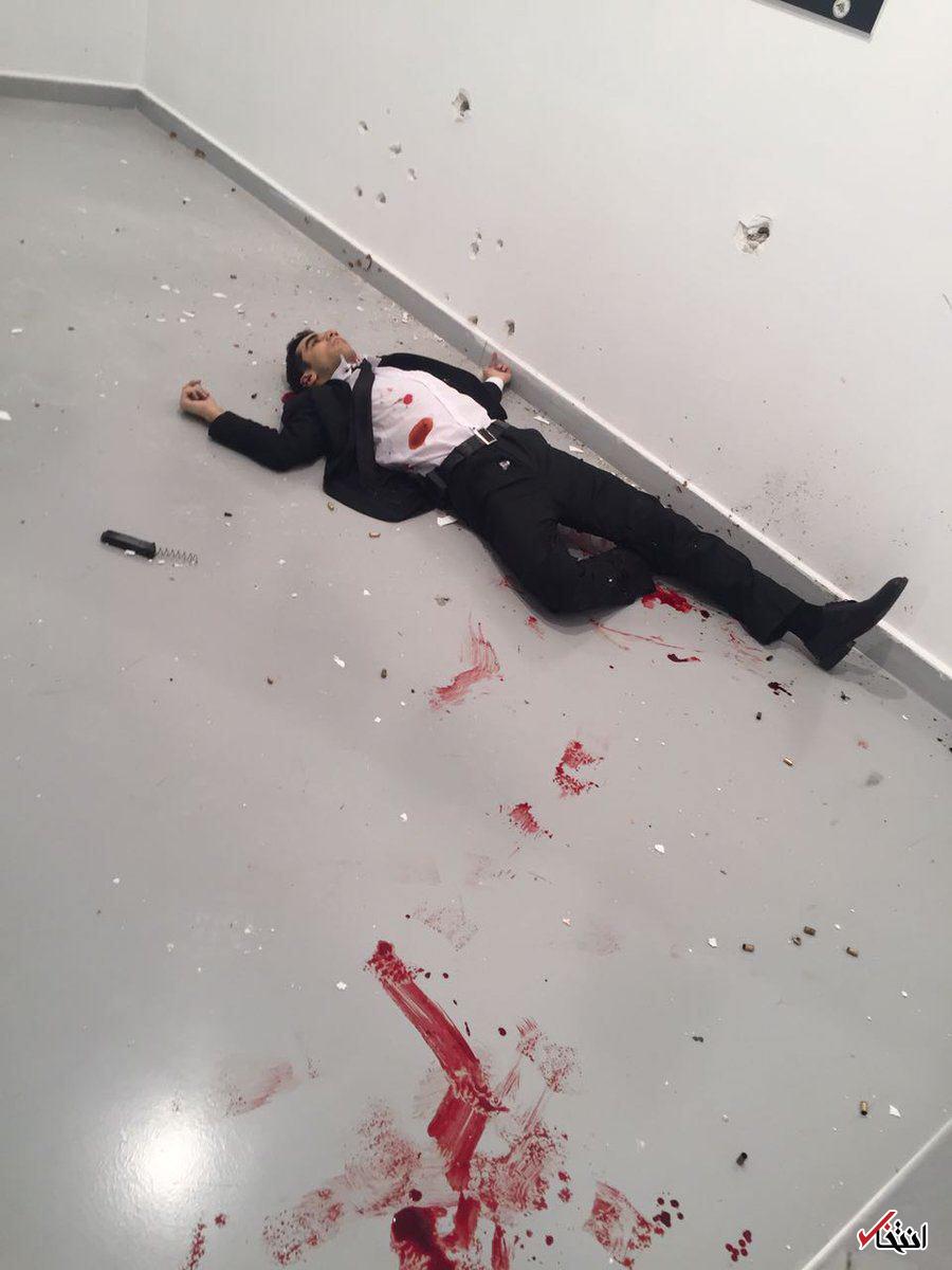 فوری/ ترور سفیر روسیه در ترکیه / سفیر کشته شد / ترکیه: ضارب افسر پلیس است / او هنگام تیراندازی فریاد زد: انتقام حلب را خواهیم گرفت / مهاجم خلع سلاح شد +تصاویر