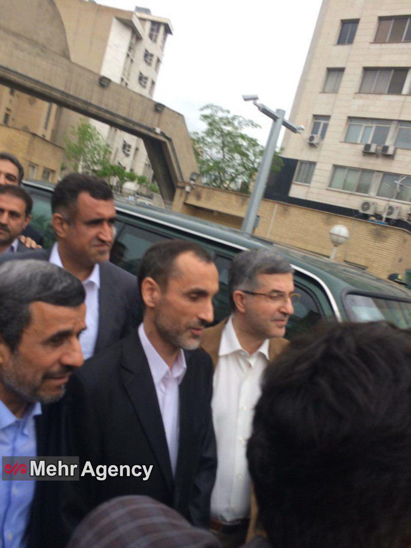 احمدی نژاد ، بقایی و مشایی وارد وزارت کشور شدند