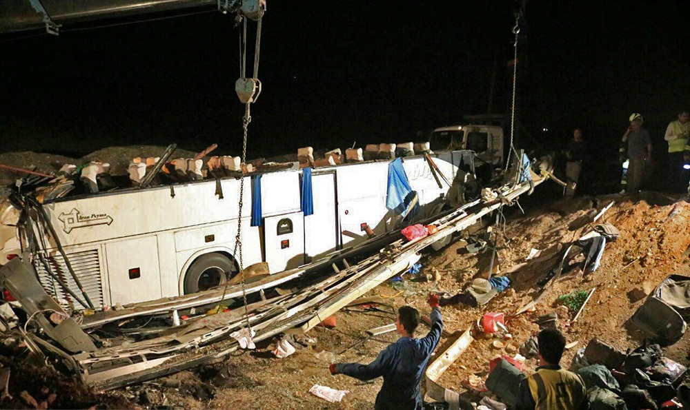 تصاویر : تصادف خونین اتوبوس درسبزوار با 32کشته و زخمی