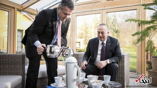 چای ریختنِ وزیر خارجه آلمان برای چاووش اوغلو جنجالی شد