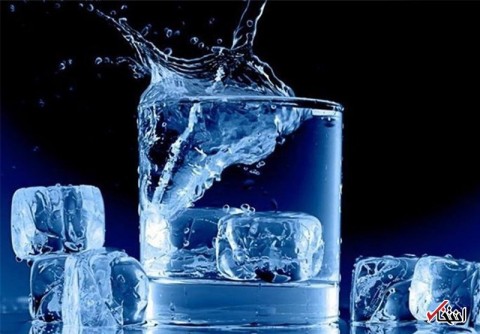 ۲خطر جدی نوشیدن بیش از حد «آب یخ»