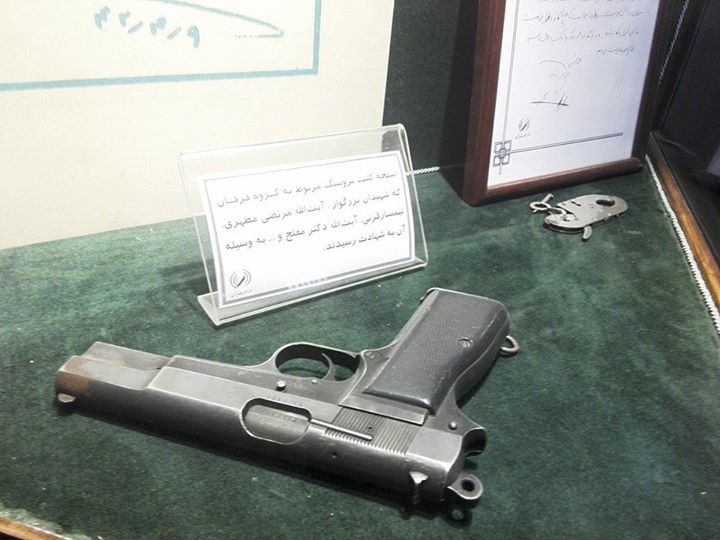 عکس/اسلحه گروهك تروريستى فرقان در موزه عبرت ايران‬‎