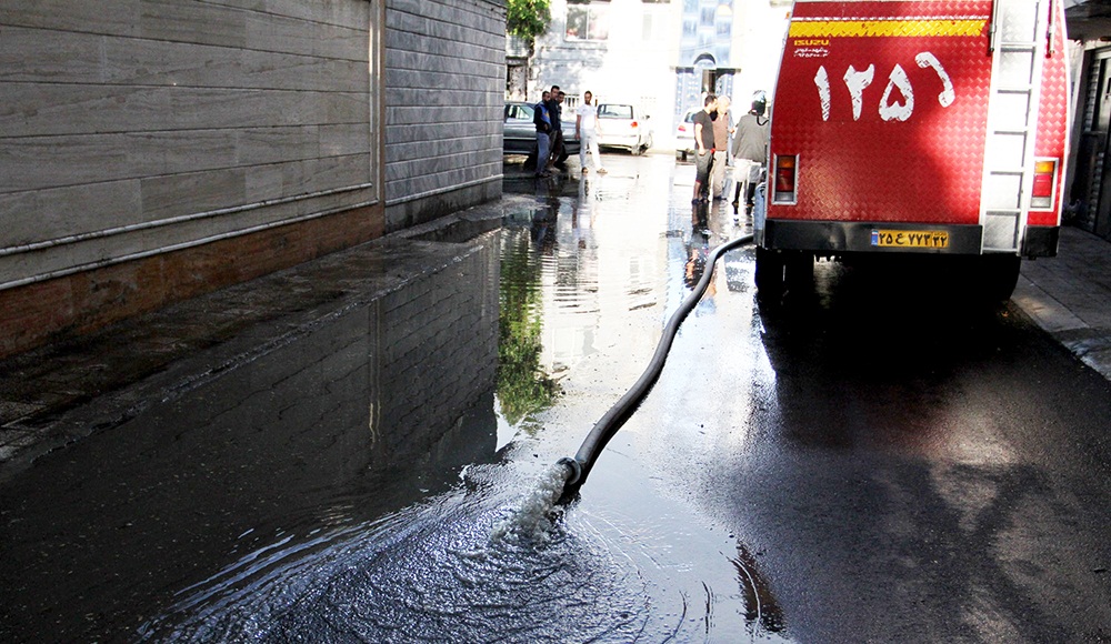 تصاویر : آبگرفتگی منازل مسکونی و معابر عمومی در پی بارش شدید باران - مشهد