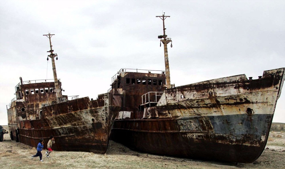 تصاویر : گورستان کشتی ها در وسط کویر‎