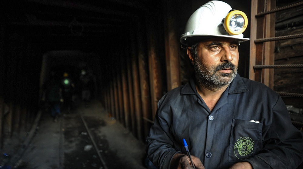 تصاویر : خروج پیکر ۷ معدنچی دیگر از معدن آزادشهر