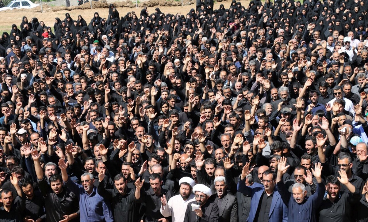 تصاویر : تشییع پیکر شش تن از جانباختگان حادثه معدن آزادشهر