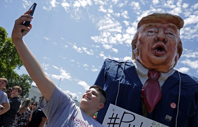 تصاویر : تظاهرت علیه ترامپ مقابل کاخ سفید‎