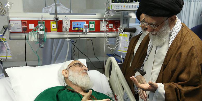 رهبر معظم انقلاب اسلامی با حضور در یکی از بیمارستان‌های تهران؛ از آیت الله هاشمی شاهرودی عیادت کردند /عکس