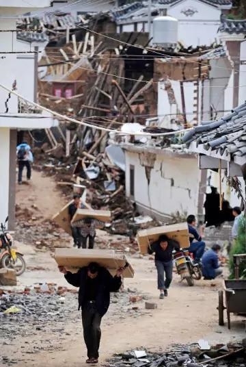 تصاویر : تلفات زلزله ۵.۵ ریشتری در چین