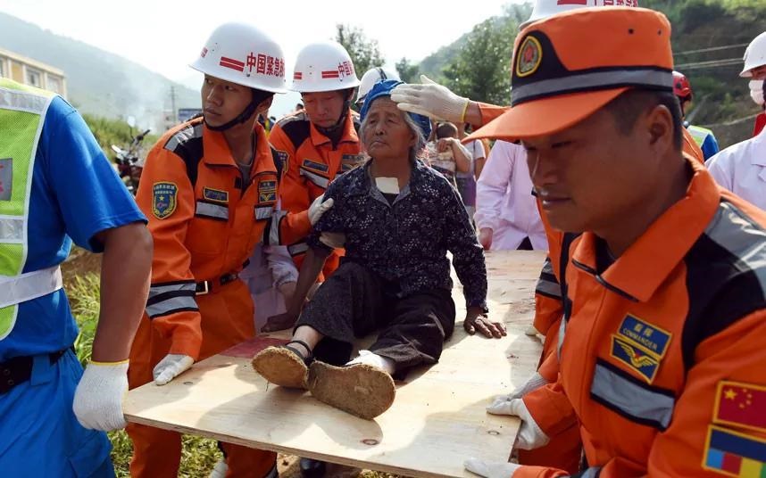 تصاویر : تلفات زلزله ۵.۵ ریشتری در چین