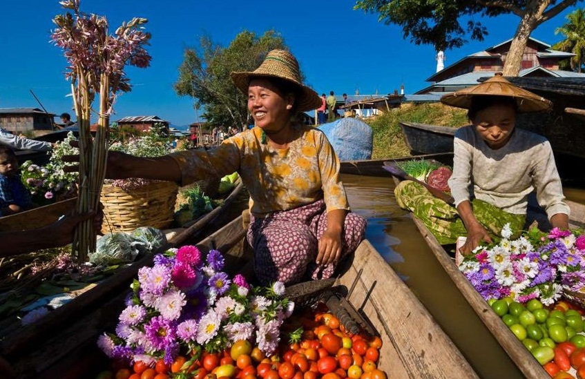 تصاویر : بازارچه های شناور در کشورهای آسیایی