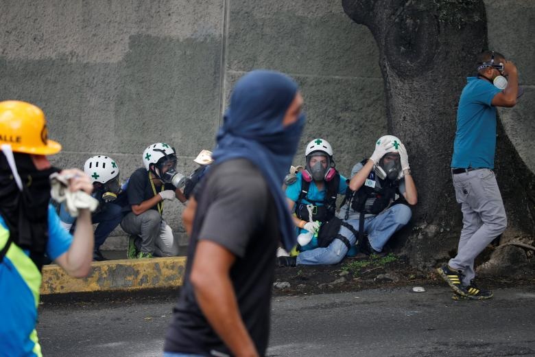 تصاویر : حضور کلاه‌سفیدها در درگیری‌های خیابانی ونزوئلا