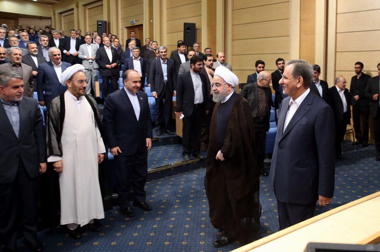 عکس/ روحانی در ضیافت افطار با وزرا ، معاونان ، استانداران و روسای سازمانها