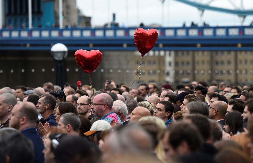 تصاویر : سوگواری مسلمانان لندن برای قربانیان حادثه تروریستی