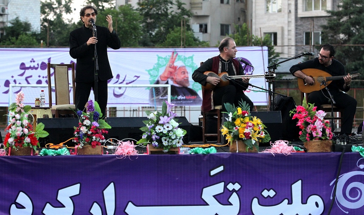 تصاویر : جشن هواداران روحانی در رشت و کرمان