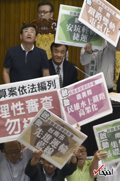 تصاویر : نمایندگان پارلمان تایوان به جان هم افتادند