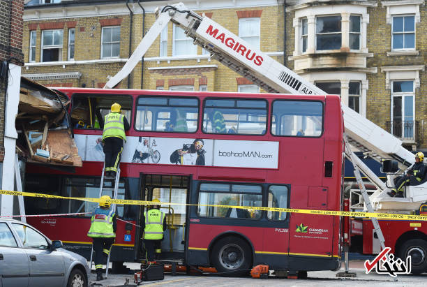 عکس/ برخورد اتوبوس دو طبقه با ساختمانی در لندن