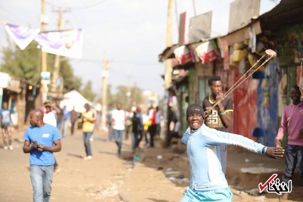تصاویر : سلاح‌های معترضان به نتایج انتخابات در حلبی‌آباد کنیا