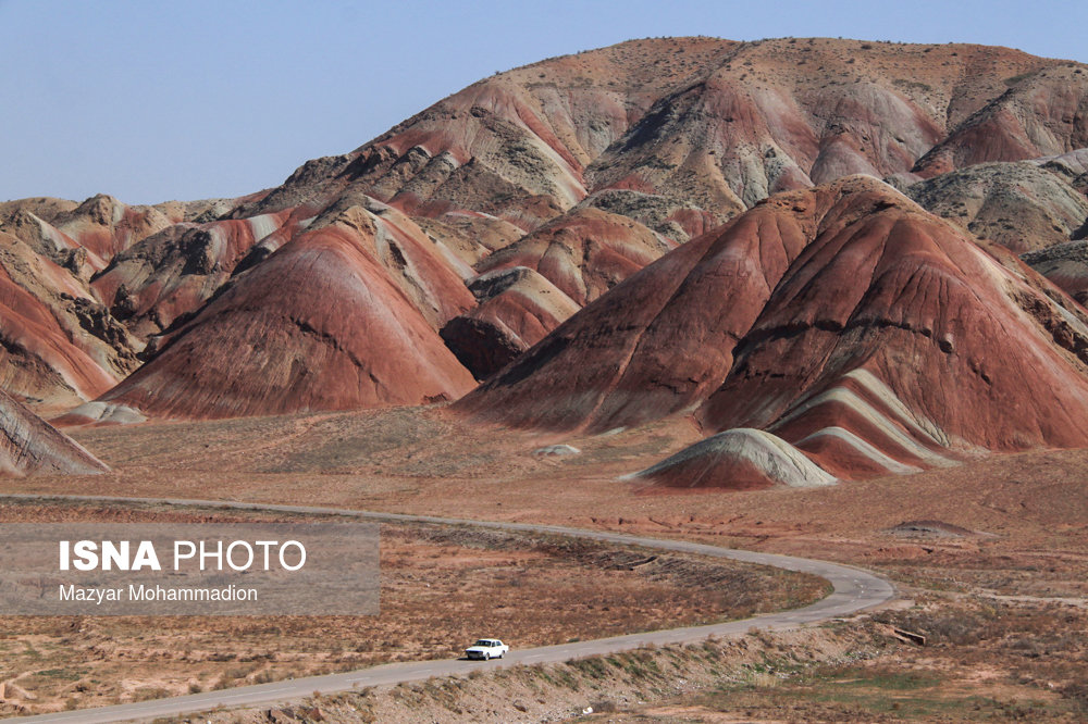 تصاویر/ کوه‌های رنگی زیبا در زنجان و آذربایجان شرقی