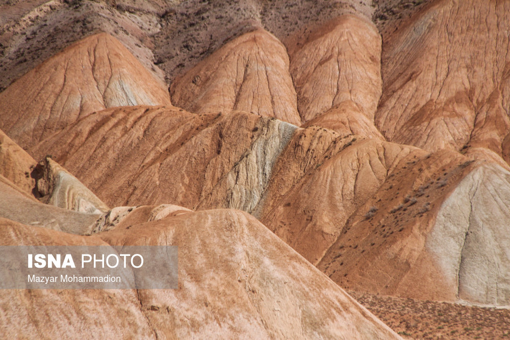 تصاویر/ کوه‌های رنگی زیبا در زنجان و آذربایجان شرقی