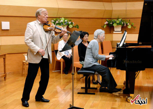 عکس/ پیانونوازی ملکه ژاپن
