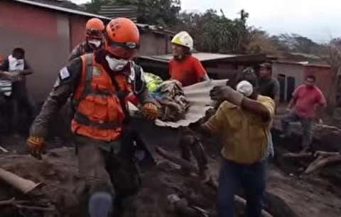 فیلم/ ادامه عملیات نجات در گواتمالا، 9 روز پس از فوران آتشفشان فوئگو